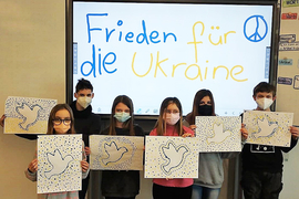 Schülerinnen und Schüler der Dominikus Savio Schule Pfaffendorf engagieren sich für Frieden in der Ukraine
